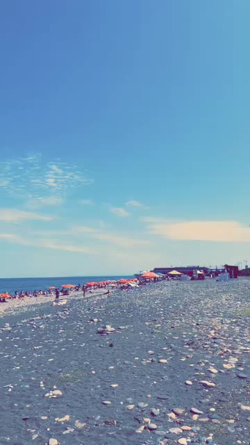 Preview for a Spotlight video that uses the beachy sunset Lens