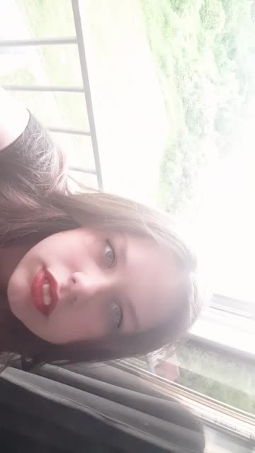 Preview for a Spotlight video that uses the Jennie Selca Lens