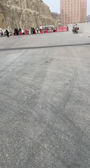 Preview for a Spotlight video that uses the Shoes Challenge Lens