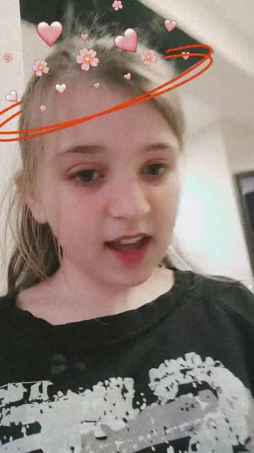Preview for a Spotlight video that uses the Cute Emoji Crown Lens