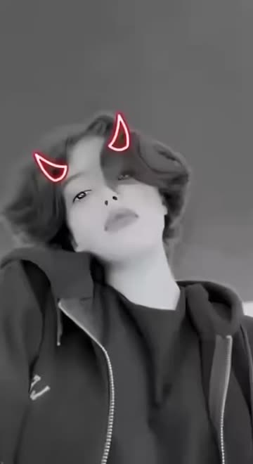 Preview for a Spotlight video that uses the Skull Self Lens