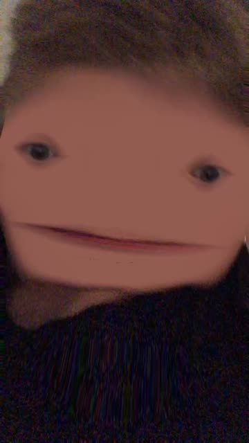 Preview for a Spotlight video that uses the stretched face Lens