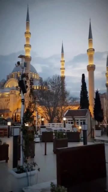 Preview for a Spotlight video that uses the allah Lens
