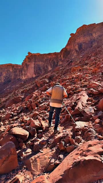 Preview for a Spotlight video that uses the 4K sand Lens