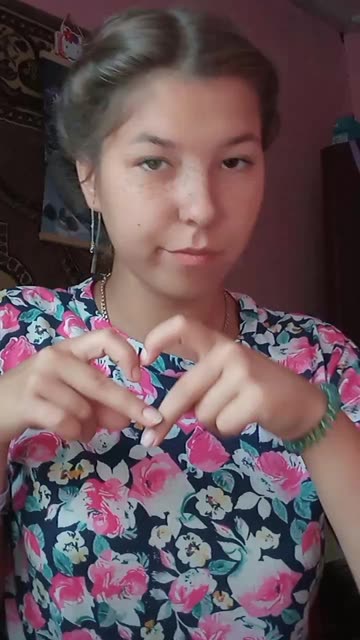 Preview for a Spotlight video that uses the heterochromia Lens