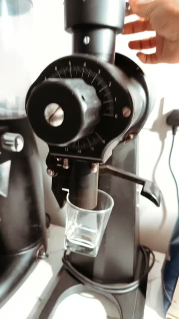 Preview for a Spotlight video that uses the Los Angeles Lens
