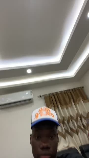 Preview for a Spotlight video that uses the Cartoon face 1 Lens