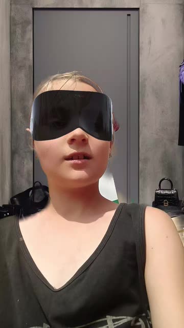 Preview for a Spotlight video that uses the Fitting Room Lens