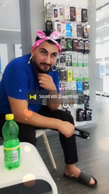 Preview for a Spotlight video that uses the Pick a Color Lens