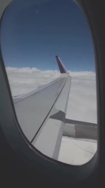 Preview for a Spotlight video that uses the Aeroplane Streak Lens