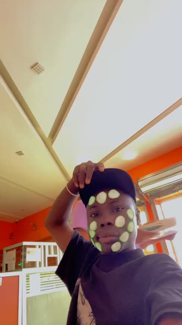 Preview for a Spotlight video that uses the Cucumber Mask Lens