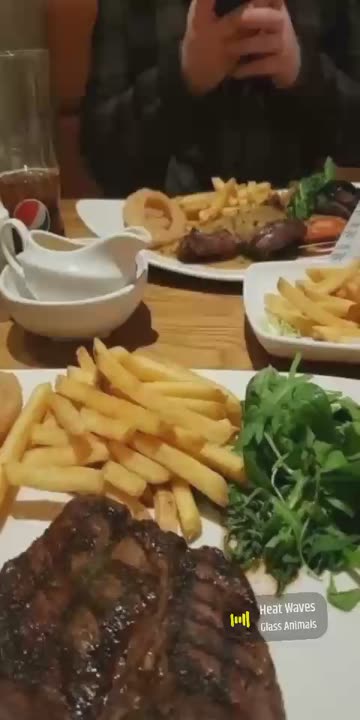 Preview for a Spotlight video that uses the FOODIE MOOD Lens
