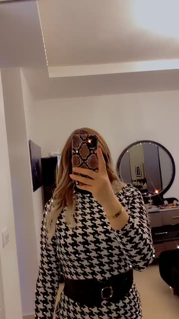 Preview for a Spotlight video that uses the New Years Glam Look Lens