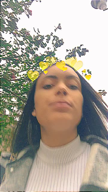 Preview for a Spotlight video that uses the alt hearts Yellow Lens