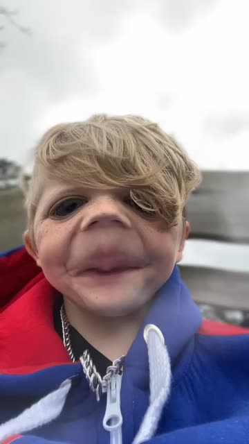 Preview for a Spotlight video that uses the Face Crash Lens