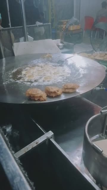 Preview for a Spotlight video that uses the blueberry Lens