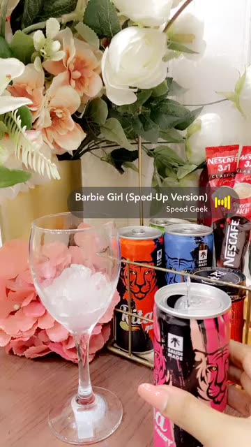 Preview for a Spotlight video that uses the catface Lens