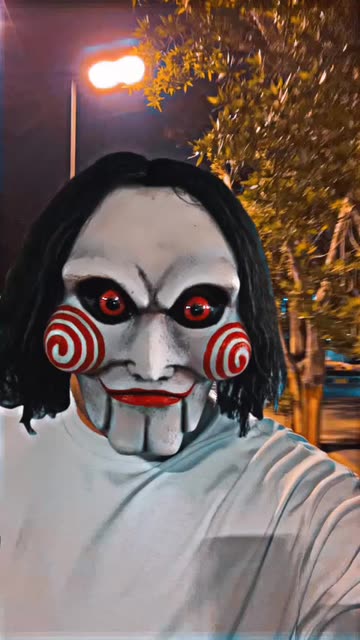 Preview for a Spotlight video that uses the Jigsaw Mask Lens