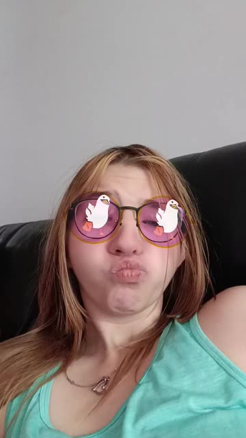 Preview for a Spotlight video that uses the Duck Glasses Lens