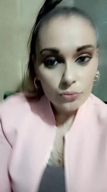 Preview for a Spotlight video that uses the Isabella Lens