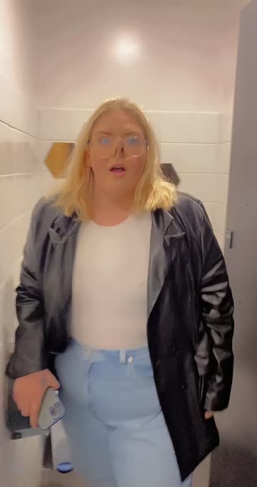 Preview for a Spotlight video that uses the Long Nose Lens