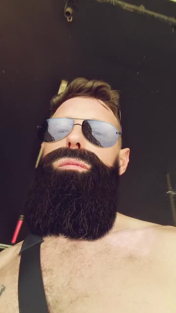 Preview for a Spotlight video that uses the Fashion Sunglasses Lens