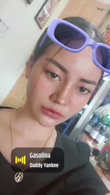 Preview for a Spotlight video that uses the PURPLE GLASSES Lens
