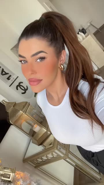 Preview for a Spotlight video that uses the Venus Lens