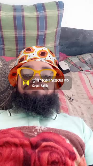 Preview for a Spotlight video that uses the Papaya Hat & Yellow Glasses Lens