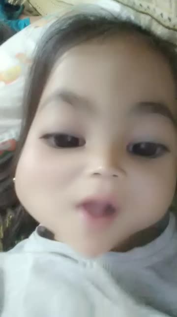 Preview for a Spotlight video that uses the Cute Cheeks Lens
