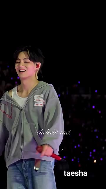 V Performs 'Love Me Again' at BTS World Tour | Stage Energy & Fan