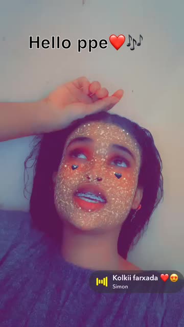 Preview for a Spotlight video that uses the Glitter and Hearts Mask Lens