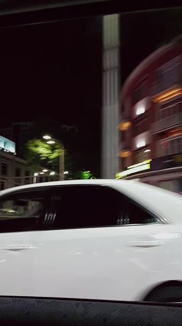 Preview for a Spotlight video that uses the golden hour Lens