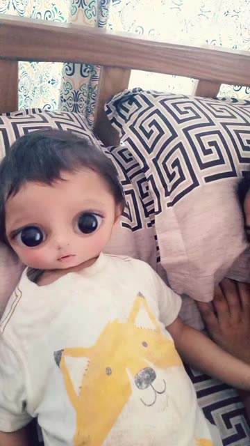 Preview for a Spotlight video that uses the Cute Eyes Lens