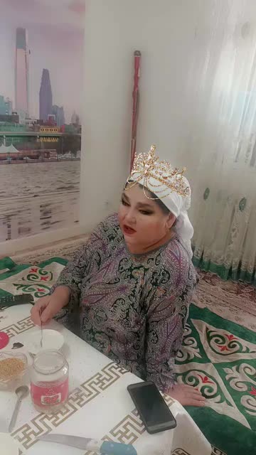 Preview for a Spotlight video that uses the Sparkling Tiara Lens
